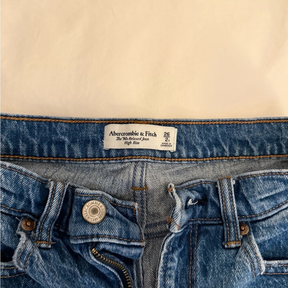 Abercrombie & Fitch Women's Straight Leg Blue Jeans - Picture 3 of 4